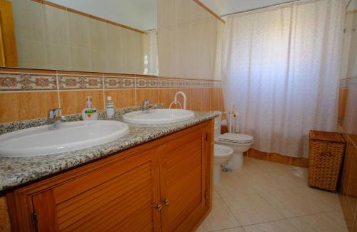 Ferreiras Apartment | Apartamento T2 em condomínio fechado.