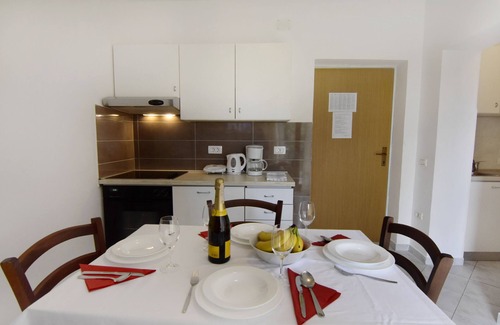 Valica Apartment | Apartamento Umag Valica, near the beach with swimming pool, 2 bedrooms, barbecue