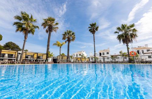 Quarteira Apartment | Apartamentos Honorio - Pool and Garden