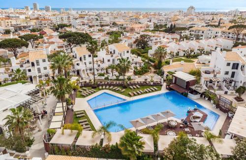 Quarteira Apartment | Apartamentos Honorio - Pool and Garden