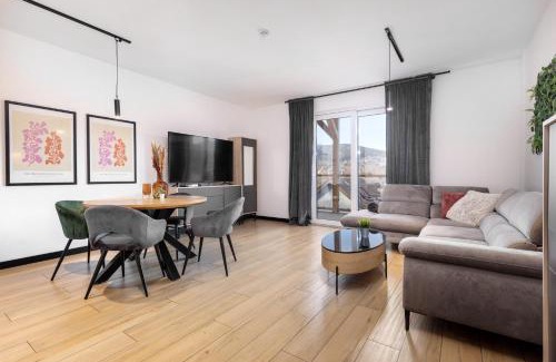Swieradow-Zdroj Apartment | Apartamenty Larice - basen podgrzewany do końca września, balia i sauna gratis ten weekend