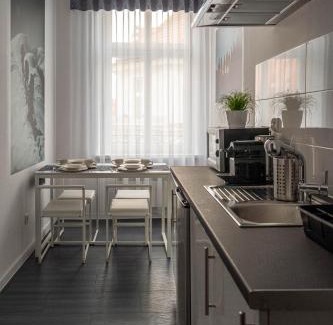 Kalisz Apartment | Apartamenty na Starówce - 3 piętro z widokiem na Ratusz, Rynek Główny i Centrum