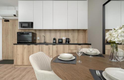 Krzyki Apartment | Apartamenty Zwycięska z klimatyzacją, FREE GARAGE Wrocław by Noclegi Renters