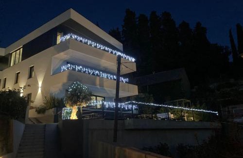 Sarsoni Apartment | Aparthotel Villa V with breakfast and free parking