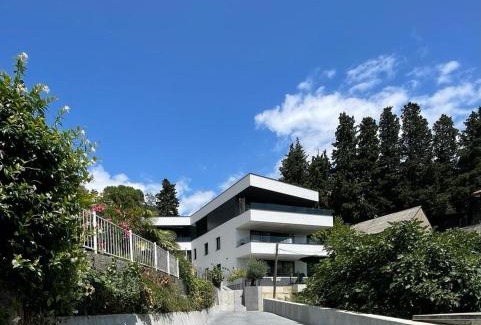 Sarsoni Apartment | Aparthotel Villa V with breakfast and free parking