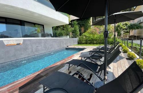 Sarsoni Apartment | Aparthotel Villa V with breakfast and free parking