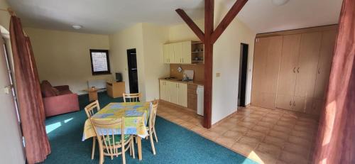 Buchlovice Apartment | APARTMÁNY SMRAĎAVKA č.ev.52