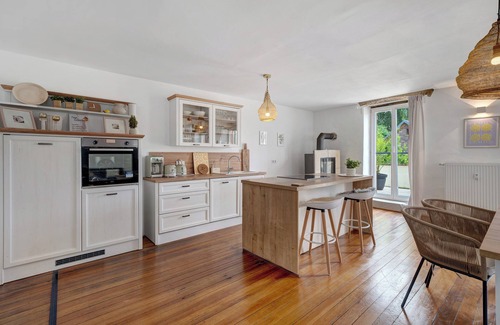 Bahlingen Apartment | Apartment 'Wellness' with Shared Garden, Balcony and Wi-Fi