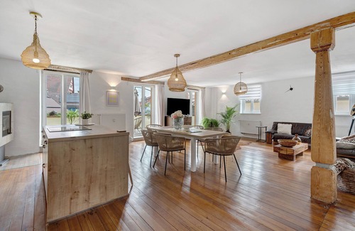 Bahlingen Apartment | Apartment 'Wellness' with Shared Garden, Balcony and Wi-Fi