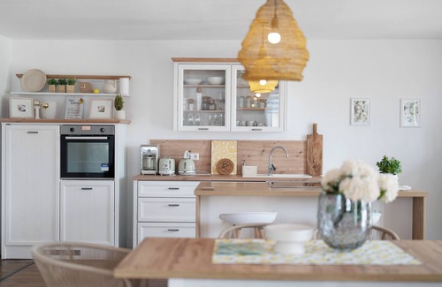 Bahlingen Apartment | Apartment 'Wellness' with Shared Garden, Balcony and Wi-Fi