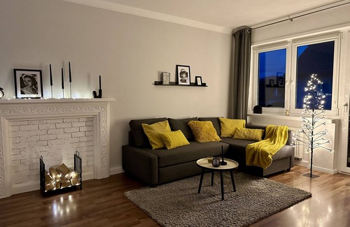 Schloss Holte-Stukenbrock Apartment | Apartment 'Mid - Century' with Shared Terrace, Shared Garden and Wi-Fi