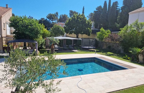Saint-Mitre-les-Remparts Apartment | Apartment - top of villa, located on 1st floor,