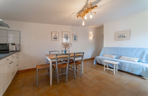 Saintes-Maries-de-la-Mer Apartment | APARTMENT 5 PERS, 20 M FROM THE SEA, PRIVATE COURTYARD, BARBECUE, 2 BEDROOMS