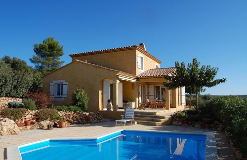 Seillons-Source-d'Argens Apartment | Apartment in villa with pool, oasis of relaxation, view of mountains, quiet on the edge of the village.