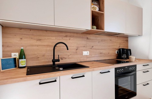 Termeno Sulla Strada del Vino Apartment | Apartment 'Anna' with Mountain View, Wi-Fi and Air Conditioning