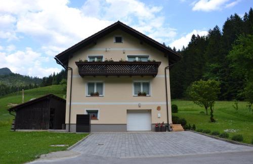 Luce Apartment | Apartma ob potoku
