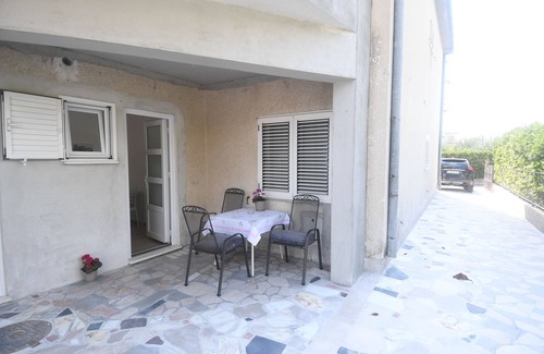 Kastela House | APARTMAN NEŠPULA -Apartment for all types of trips
