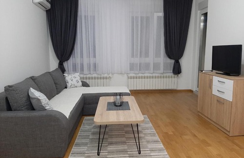 Sremska Mitrovica Apartment | APARTMAN VIAGGIO i PARKING GARAŽA