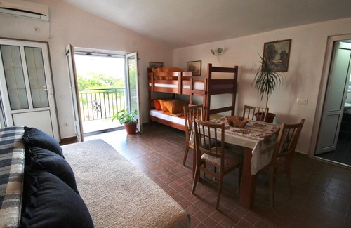 Zgrade Apartment | Apartmani Pod lozom Sutomore