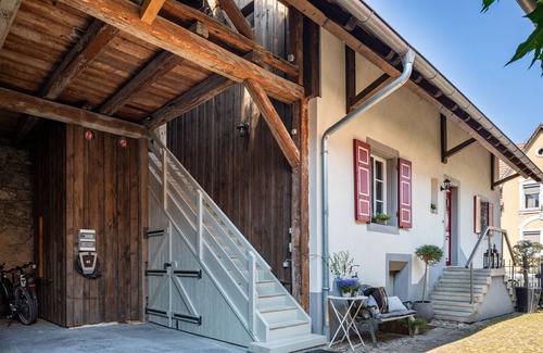 Endingen am Kaiserstuhl Apartment | Apartment 'Kleiner Hof Rosenrot' with Private Terrace, Shared Garden and Wi-Fi
