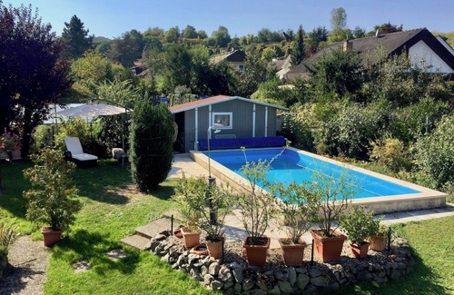 Endingen am Kaiserstuhl Apartment | Apartment '4' with Shared Garden, Balcony and Wi-Fi