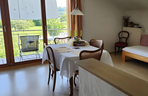Endingen am Kaiserstuhl Apartment | Apartment 'Panoramablick' with Shared Garden and Wi-Fi