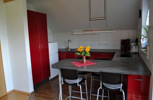 Markersdorf Apartment | Apartment 'Ferienwohnung Sonnenblume 2' with Mountain View, Balcony and Wi-Fi