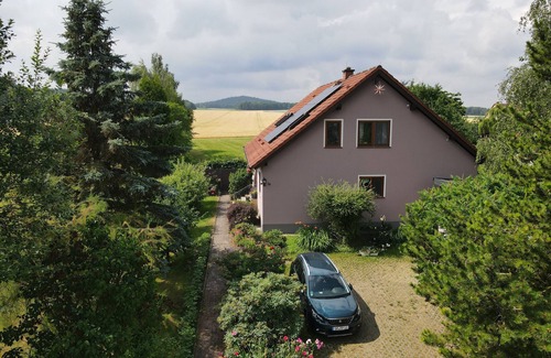 Markersdorf Apartment | Apartment 'Ferienwohnung Sonnenblume 2' with Mountain View, Balcony and Wi-Fi