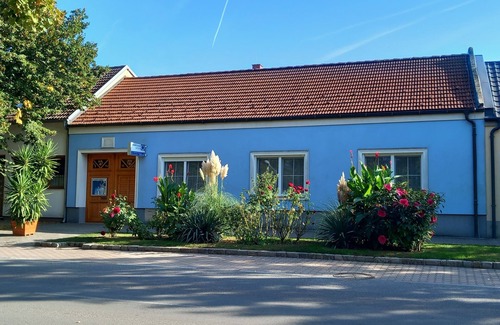 Sankt Andra am Zicksee House | Apartments Sattler 3 100 m²|Families|Pets|Accessible|Yard,Garden,Pool