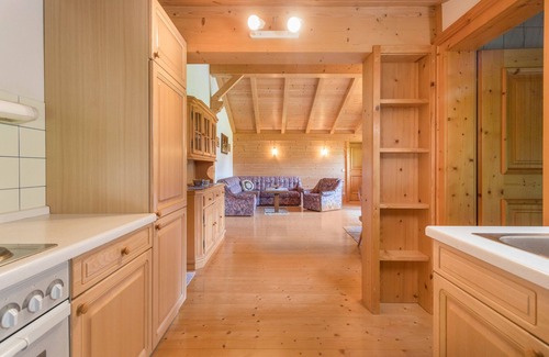 Sankt Martin bei Lofer Apartment | Apartment 'Spielberg' with Mountain View, Shared Garden and Wi-Fi