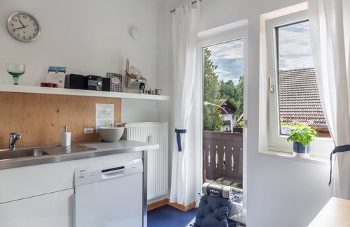 Garmisch-Partenkirchen Apartment | Apartment “im Blauen Haus” with Mountain Views, Wi-Fi, 2 Balconies & Garden