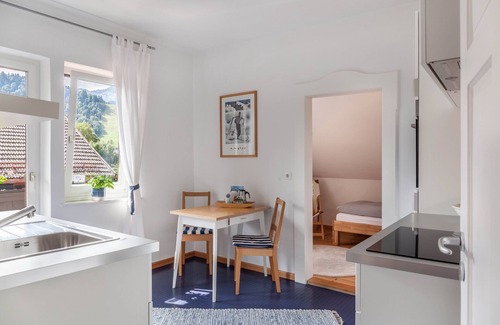 Garmisch-Partenkirchen Apartment | Apartment “im Blauen Haus” with Mountain Views, Wi-Fi, 2 Balconies & Garden