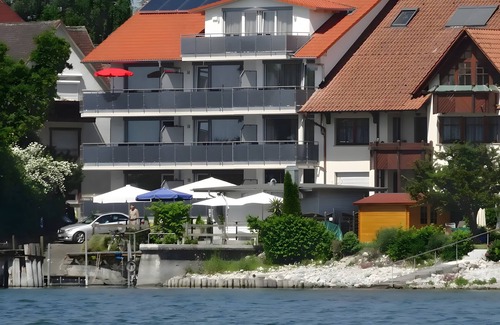 Immenstaad am Bodensee Apartment | Apartment 'Typ A2' with Shared Terrace, Shared Garden and Wi-Fi