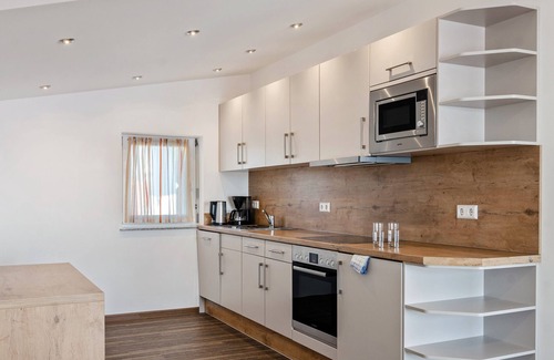 Immenstaad am Bodensee Apartment | Apartment 'Dachstudio' with Shared Terrace, Shared Garden and Wi-Fi
