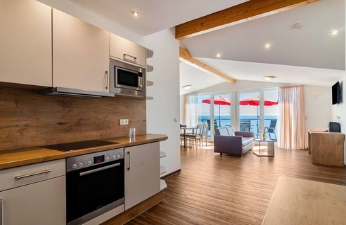 Immenstaad am Bodensee Apartment | Apartment 'Dachstudio' with Shared Terrace, Shared Garden and Wi-Fi