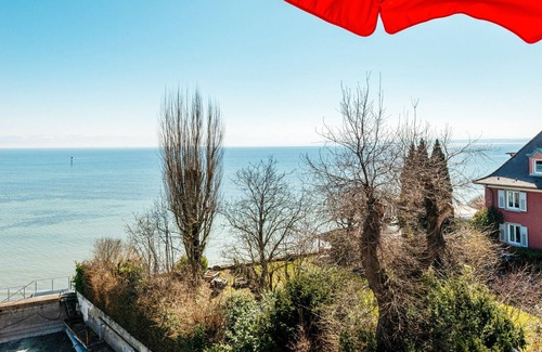 Immenstaad am Bodensee Apartment | Apartment 'Dachstudio' with Shared Terrace, Shared Garden and Wi-Fi