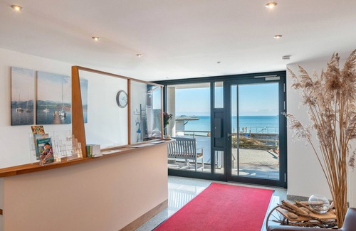 Immenstaad am Bodensee Apartment | Apartment 'A1 1 Obergeschoss Nummer 12' with Shared Terrace, Shared Garden and Wi-Fi