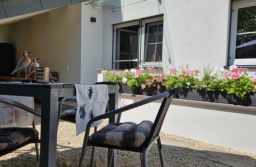 Kressbronn Apartment | Apartment 'Domizil Am Park' with Private Terrace, Shared Garden and Wi-Fi