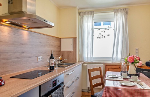 Radolfzell am Bodensee Apartment | Apartment 'Mit 66qm' with Shared Garden, Balcony and Wi-Fi