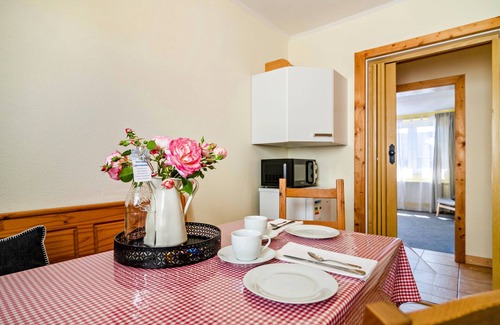 Radolfzell am Bodensee Apartment | Apartment 'Mit 66qm' with Shared Garden, Balcony and Wi-Fi