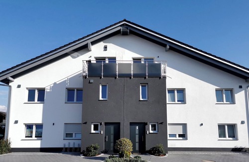 Sasbach am Kaiserstuhl Apartment | Apartment 'A' with Mountain View, Wi-Fi and Air Conditioning