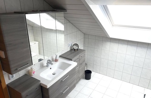 Sasbach am Kaiserstuhl Apartment | Apartment 'Schoeni' with Balcony, Wi-Fi and Air Conditioning
