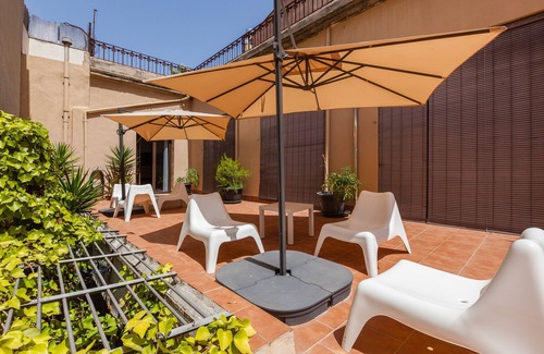 Vilafranca del Penedes Apartment | Apartment 'Apartament Ull De Llebre' with Shared Terrace, Wi-Fi and Air Conditioning