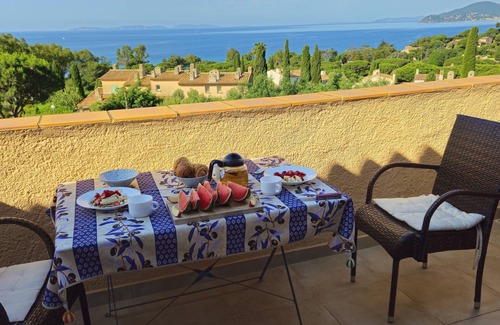 La Croix-Valmer Apartment | Apartment with sea view on the Côte d'Azur