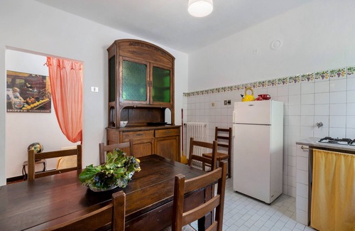 Castiglione Chiavarese Apartment | Apartment with sea view and shared garden