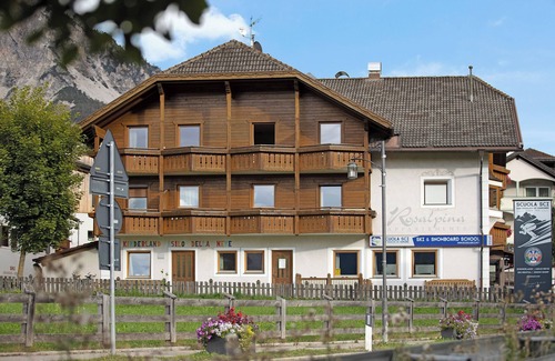 Mareo Apartment | Apartment "Rosalpina 4" in the Middle of the Ski Area with Mountain View, Wi-Fi & Balcony