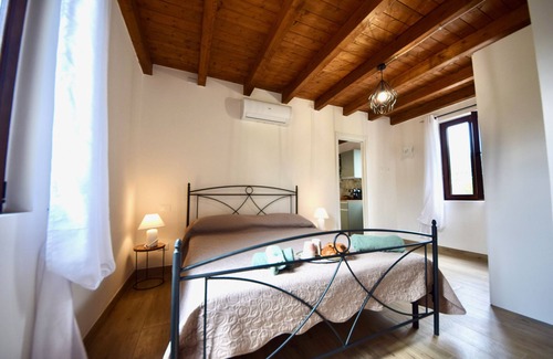 Santo Stefano di Magra Apartment | Apartment 'Casa Di Greta E Francesca 3' with Shared Garden, Wi-Fi and Air Conditioning