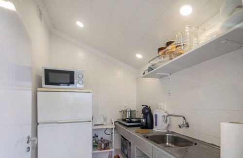 Santa Cruz da Graciosa Apartment | Apartment 'Bettencourt 2 Rooms' with Mountain View, Private Terrace and Wi-Fi