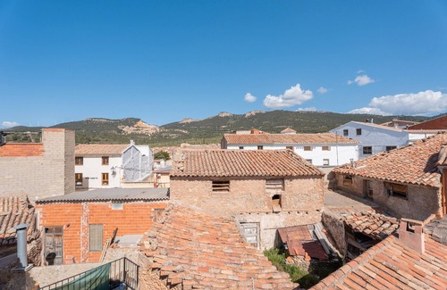 Higueruelas Apartment | Apartment 'Ático Casco Histórico Higueruelas' with Mountain View, Balcony and Wi-Fi