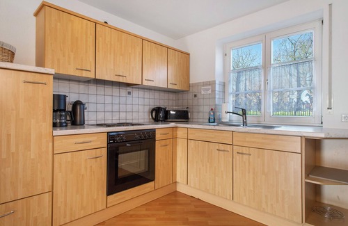 Kressbronn Apartment | Apartment '1, 80 Qm' with Shared Garden, Balcony and Wi-Fi